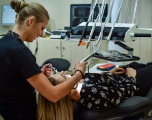 7 Signs You Need to Visit a Dentist Immediately